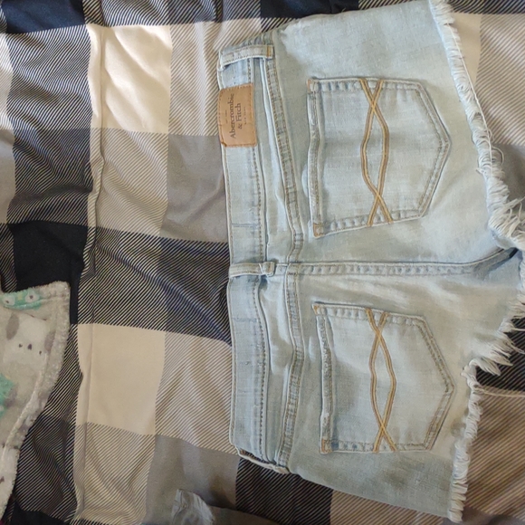 Abercrombie and Fitch shorts - Picture 2 of 5